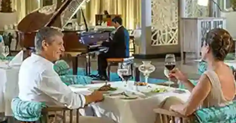 https://www.sqnescapes.sqngolf.com/Elegant dinner at  luxury restaurant